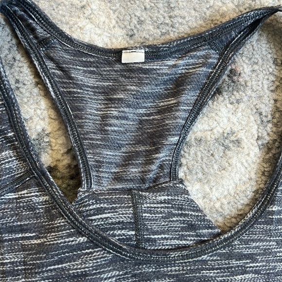 Lululemon Essential Tank - Picture 3 of 8